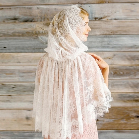 Bridal shawl - Picture 1 of 3